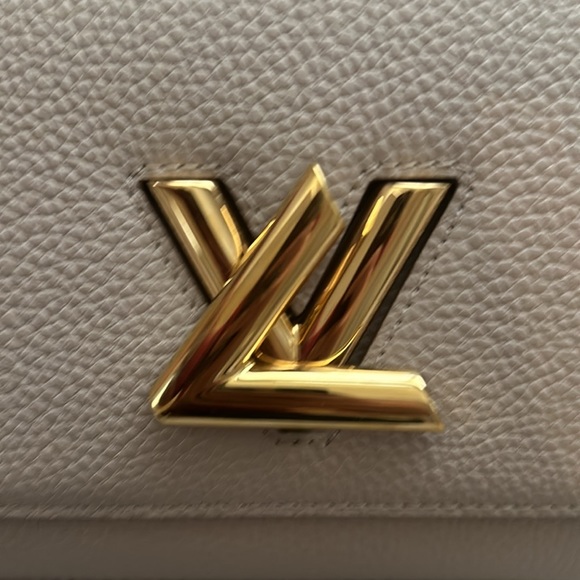 LV bag - Picture 6 of 6